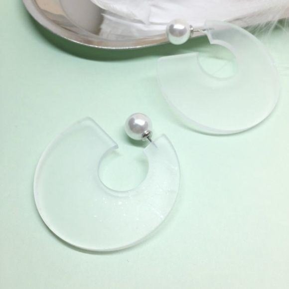 Jewelry - Handmade Pearl Resin Hoop Earrings